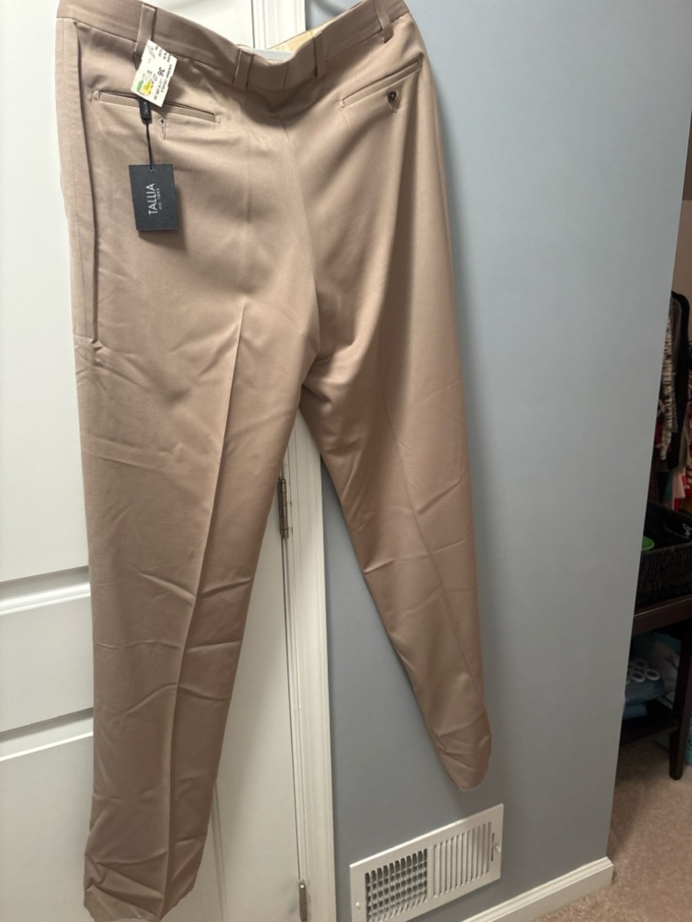 Tallia Men’s Dress Pants 36R Tan Khaki Slacks NWT | Small Hole